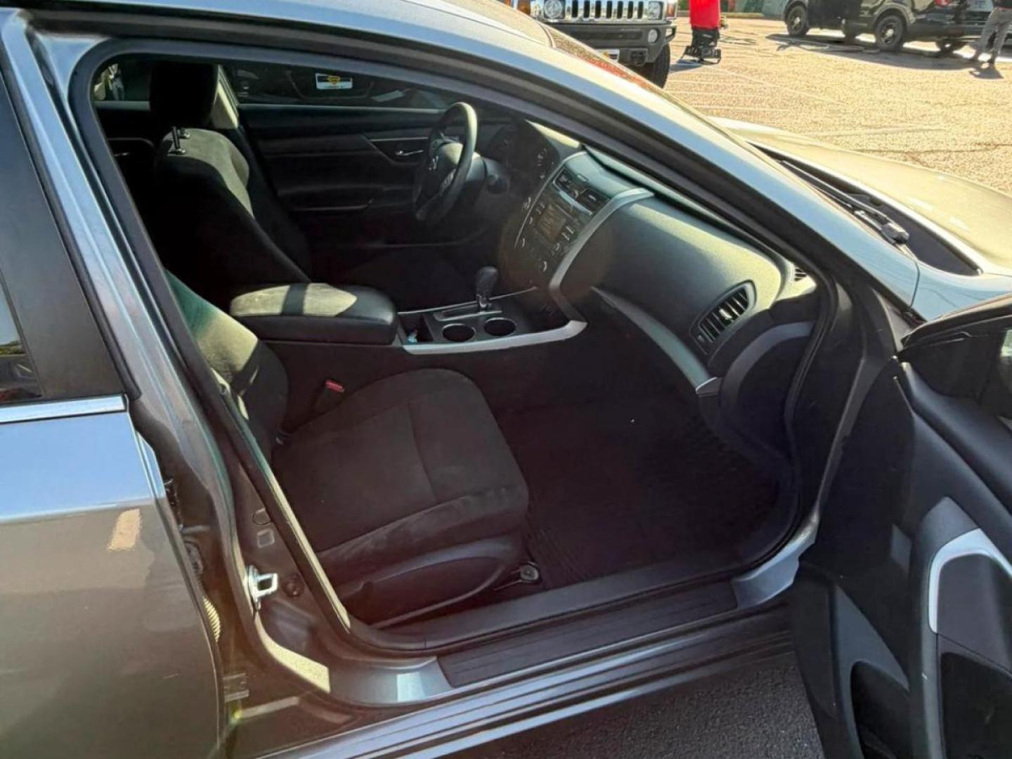 2015 Silver /Black Nissan Altima 2.5 S (1N4AL3AP5FC) with an 2.5L L4 DOHC 16V engine, Continuously Variable Transmission transmission, located at 1010 N White Horse Pike, Stratford, NJ, 08084, (856) 262-9500, 39.838921, -75.011497 - Photo#9
