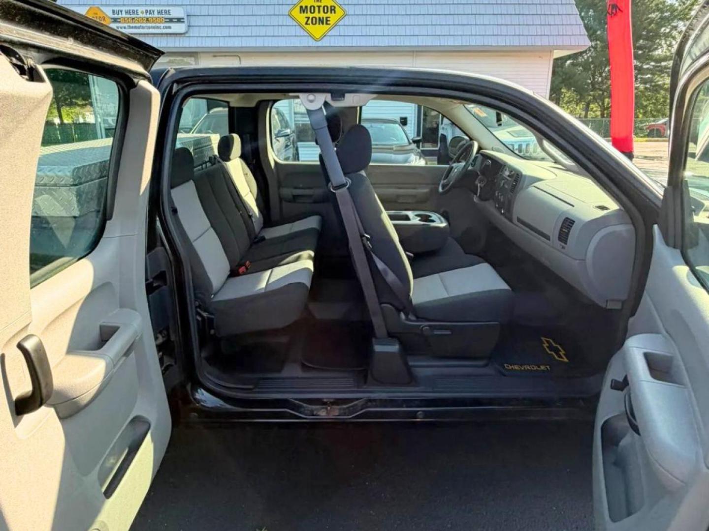 2009 Black /Tan Chevrolet Silverado 1500 Work Truck Ext. Cab Long Box 2WD (1GCEC19X39Z) with an 4.3L V6 OHV 12V engine, 4-Speed Automatic Overdrive transmission, located at 1010 N White Horse Pike, Stratford, NJ, 08084, (856) 262-9500, 39.838921, -75.011497 - Photo#3