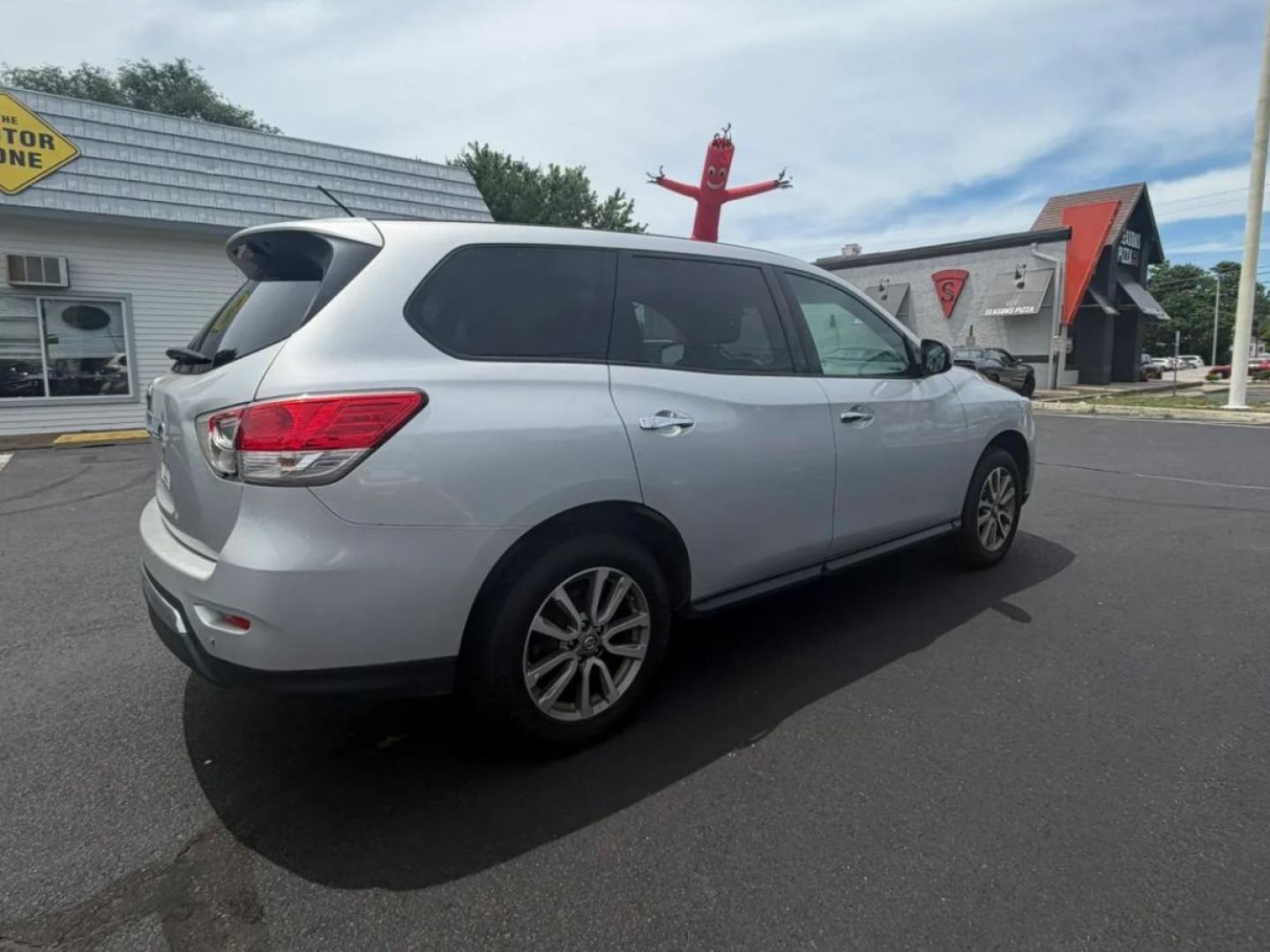 2013 White /Black Nissan Pathfinder LE 2WD (5N1AR2MN3DC) with an 3.5L V6 DOHC 24V engine, Continuously Variable Transmission transmission, located at 1010 N White Horse Pike, Stratford, NJ, 08084, (856) 262-9500, 39.838921, -75.011497- Photo#3