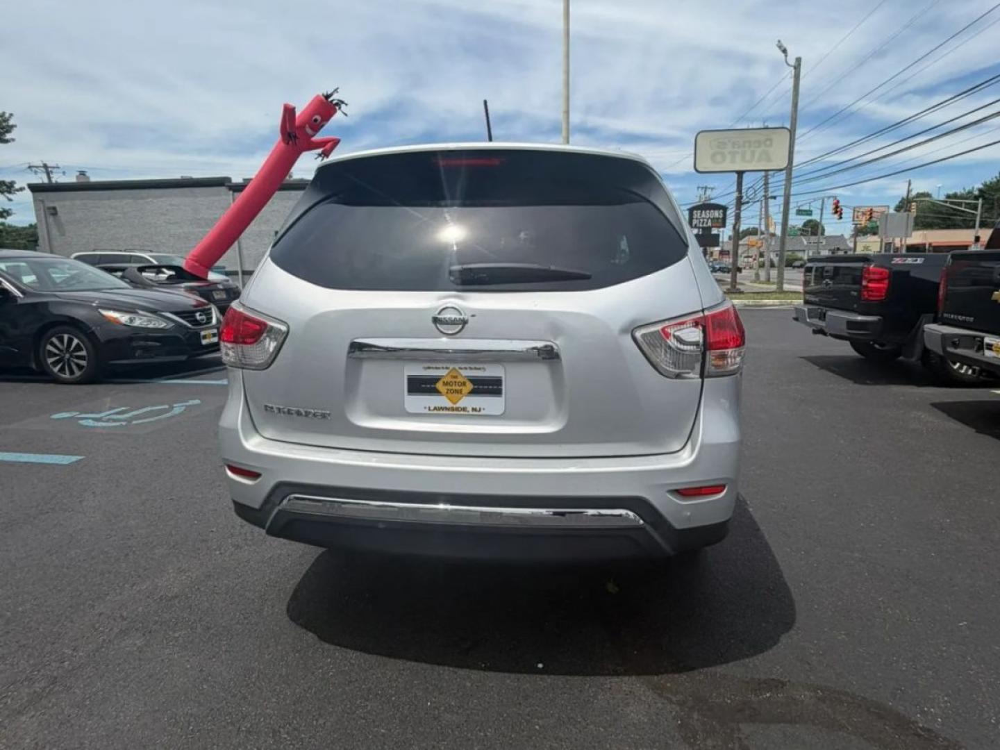 2013 White /Black Nissan Pathfinder LE 2WD (5N1AR2MN3DC) with an 3.5L V6 DOHC 24V engine, Continuously Variable Transmission transmission, located at 1010 N White Horse Pike, Stratford, NJ, 08084, (856) 262-9500, 39.838921, -75.011497- Photo#5