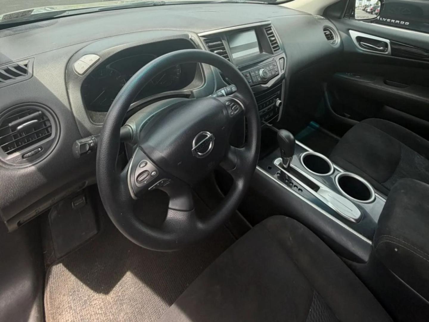 2013 White /Black Nissan Pathfinder LE 2WD (5N1AR2MN3DC) with an 3.5L V6 DOHC 24V engine, Continuously Variable Transmission transmission, located at 1010 N White Horse Pike, Stratford, NJ, 08084, (856) 262-9500, 39.838921, -75.011497- Photo#7