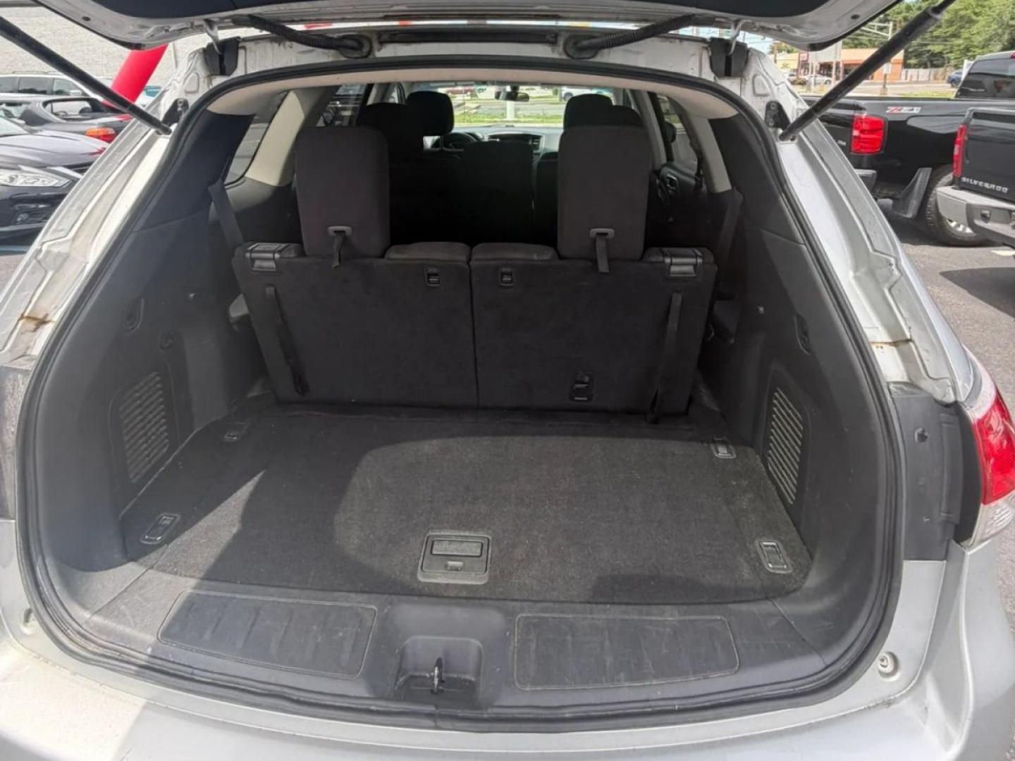 2013 White /Black Nissan Pathfinder LE 2WD (5N1AR2MN3DC) with an 3.5L V6 DOHC 24V engine, Continuously Variable Transmission transmission, located at 1010 N White Horse Pike, Stratford, NJ, 08084, (856) 262-9500, 39.838921, -75.011497- Photo#8