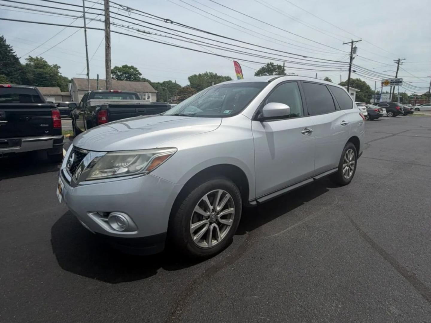 2013 White /Black Nissan Pathfinder LE 2WD (5N1AR2MN3DC) with an 3.5L V6 DOHC 24V engine, Continuously Variable Transmission transmission, located at 1010 N White Horse Pike, Stratford, NJ, 08084, (856) 262-9500, 39.838921, -75.011497- Photo#0