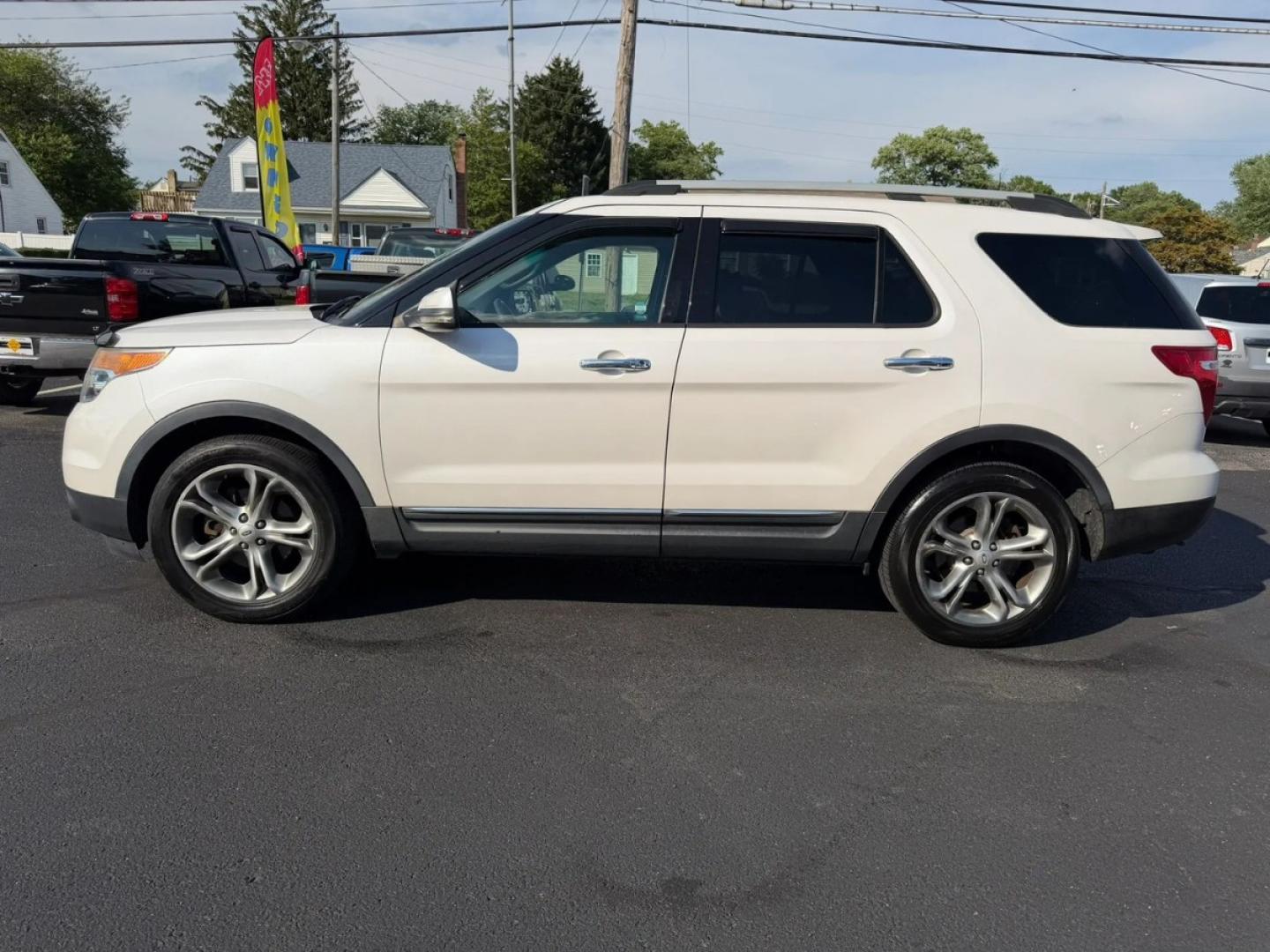 2013 White /Beige Ford Explorer Limited 4WD (1FM5K8F85DG) with an 3.5L V6 DOHC 24V engine, 6-Speed Automatic transmission, located at 1010 N White Horse Pike, Stratford, NJ, 08084, (856) 262-9500, 39.838921, -75.011497- Photo#3