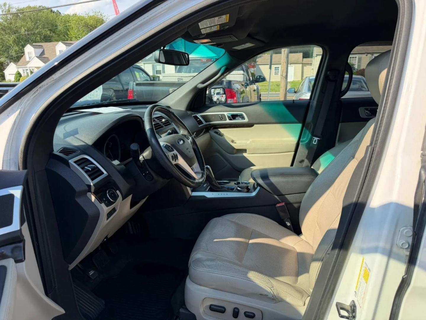 2013 White /Beige Ford Explorer Limited 4WD (1FM5K8F85DG) with an 3.5L V6 DOHC 24V engine, 6-Speed Automatic transmission, located at 1010 N White Horse Pike, Stratford, NJ, 08084, (856) 262-9500, 39.838921, -75.011497- Photo#6
