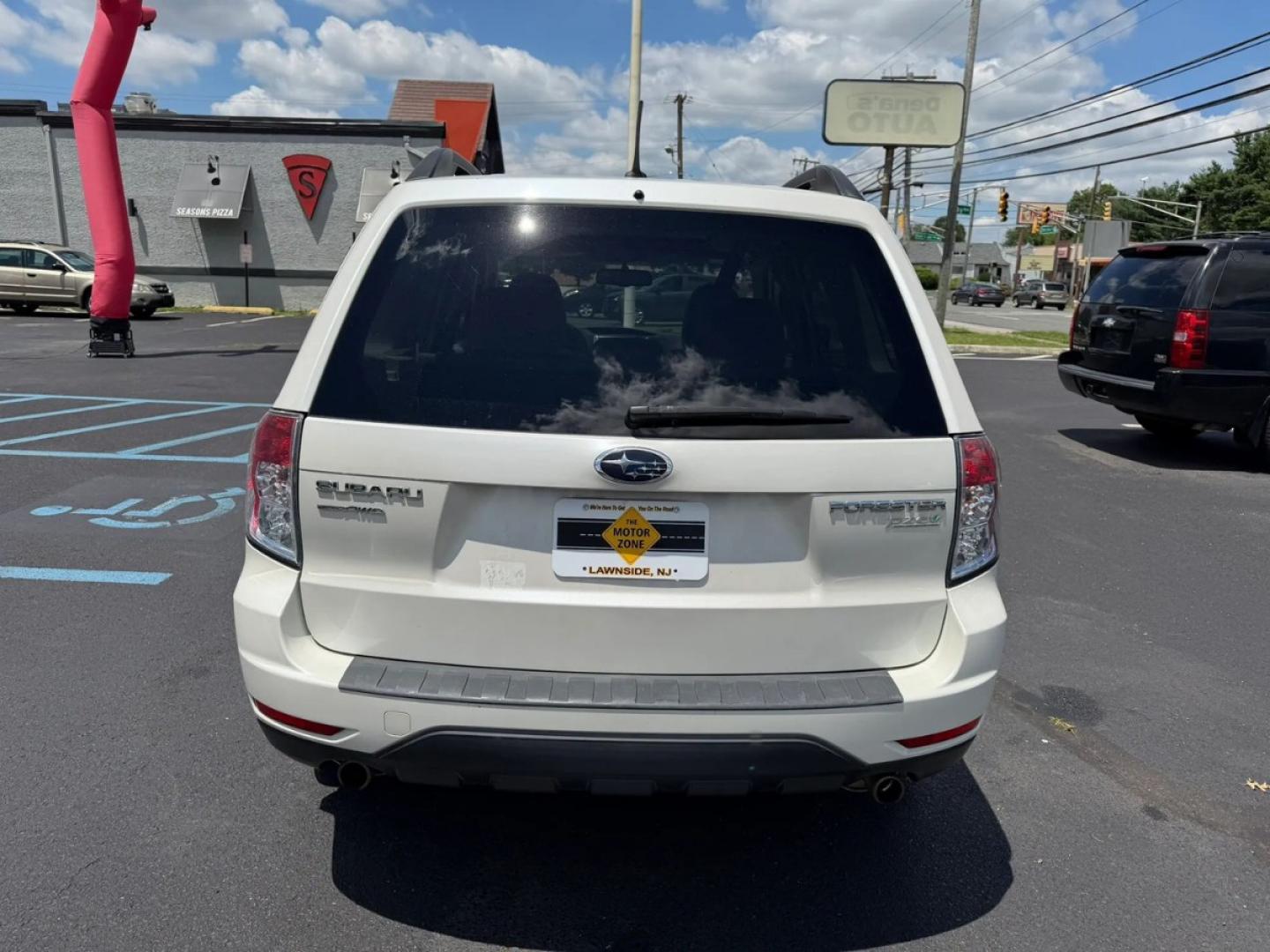 2012 White /Gray Subaru Forester 2.5X Premium (JF2SHADC9CH) with an 2.5L H4 SOHC 16V engine, 4-Speed Automatic transmission, located at 1010 N White Horse Pike, Stratford, NJ, 08084, (856) 262-9500, 39.838921, -75.011497- Photo#6