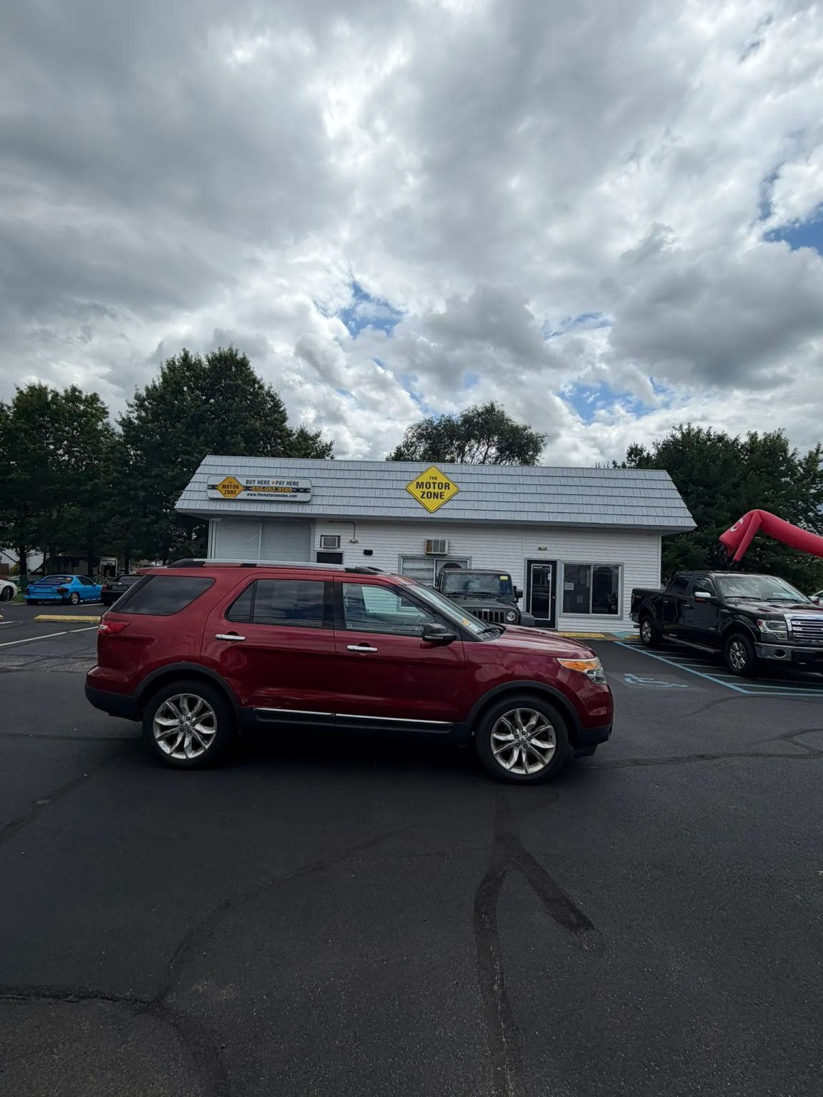 photo of 2013 Ford Explorer XLT 4WD