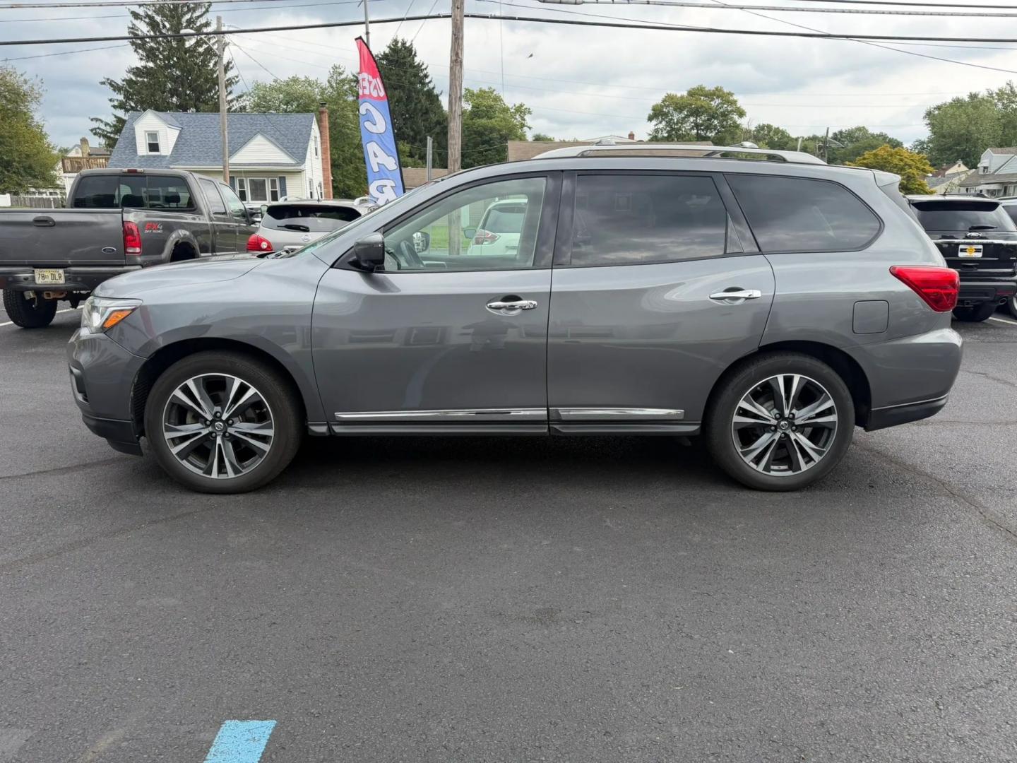 2019 Nissan Pathfinder S 4WD (5N1DR2MM0KC) with an 3.5L V6 DOHC 24V engine, CVT transmission, located at 1010 N White Horse Pike, Stratford, NJ, 08084, (856) 262-9500, 39.838921, -75.011497- Photo#5