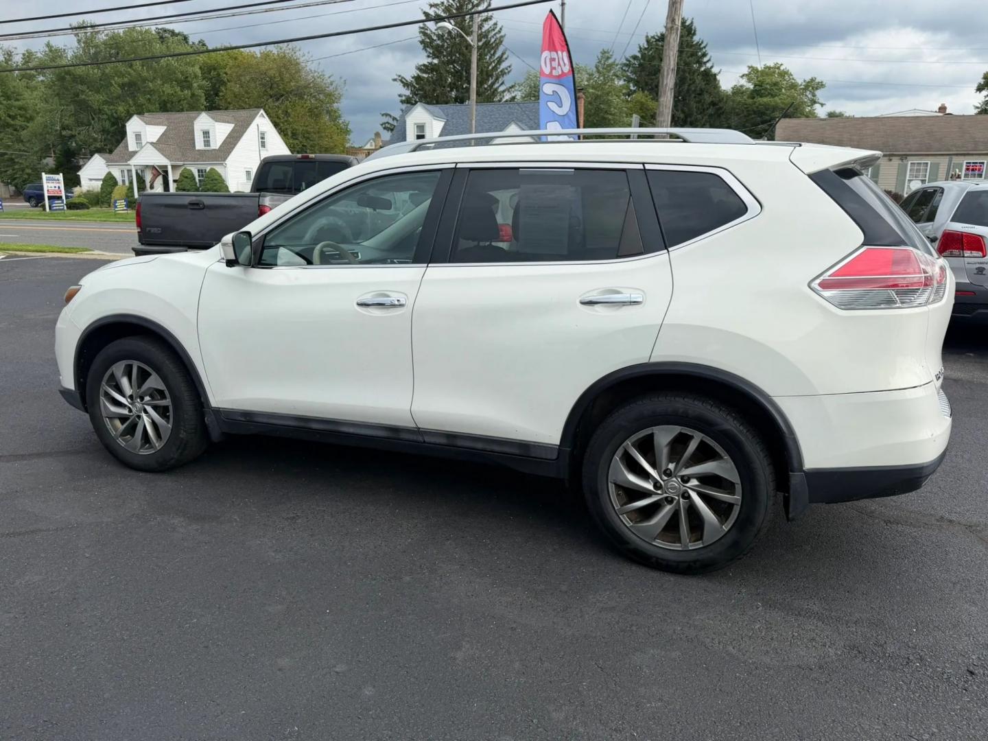 2014 Nissan Rogue S AWD (5N1AT2MV2EC) with an 2.5L L4 DOHC 16V engine, CVT transmission, located at 1010 N White Horse Pike, Stratford, NJ, 08084, (856) 262-9500, 39.838921, -75.011497- Photo#6