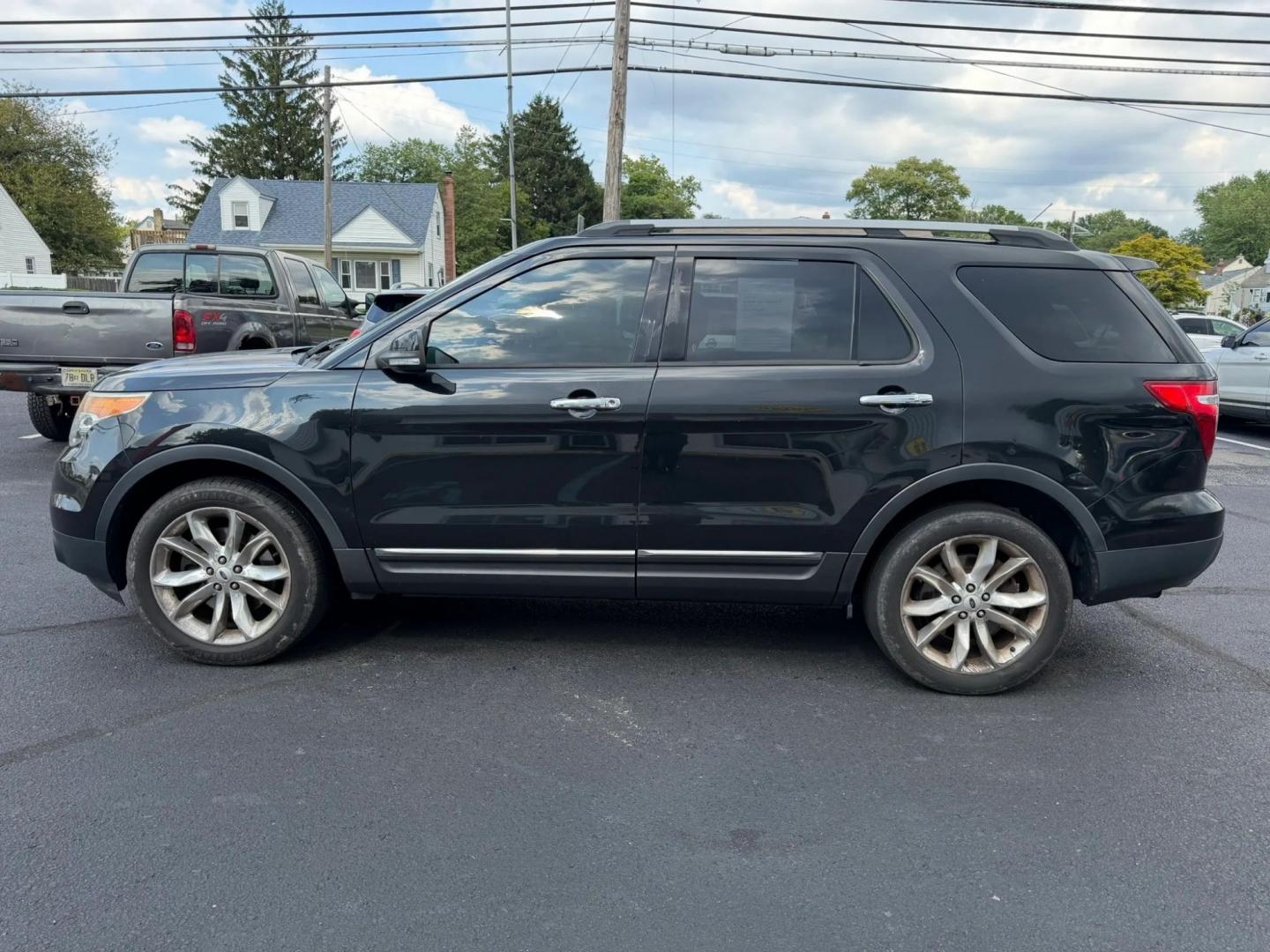 2015 Ford Explorer XLT 4WD (1FM5K8D86FG) with an 3.5L V6 DOHC 24V engine, 6-Speed Automatic transmission, located at 1010 N White Horse Pike, Stratford, NJ, 08084, (856) 262-9500, 39.838921, -75.011497- Photo#2