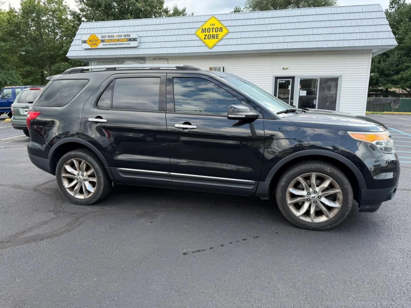 2015 Ford Explorer XLT 4WD (1FM5K8D86FG) with an 3.5L V6 DOHC 24V engine, 6-Speed Automatic transmission, located at 1010 N White Horse Pike, Stratford, NJ, 08084, (856) 262-9500, 39.838921, -75.011497- Photo#0