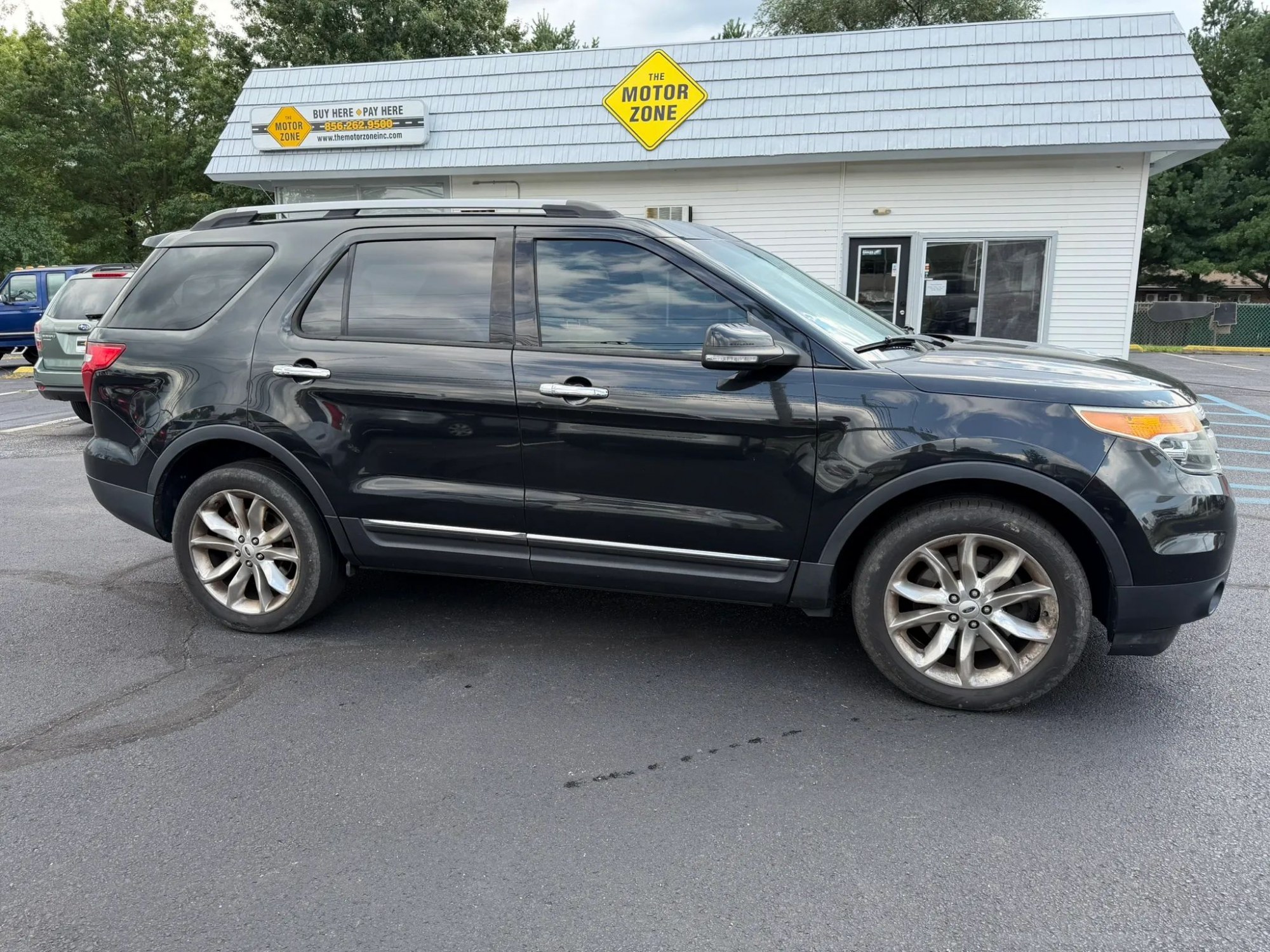 photo of 2015 Ford Explorer XLT 4WD