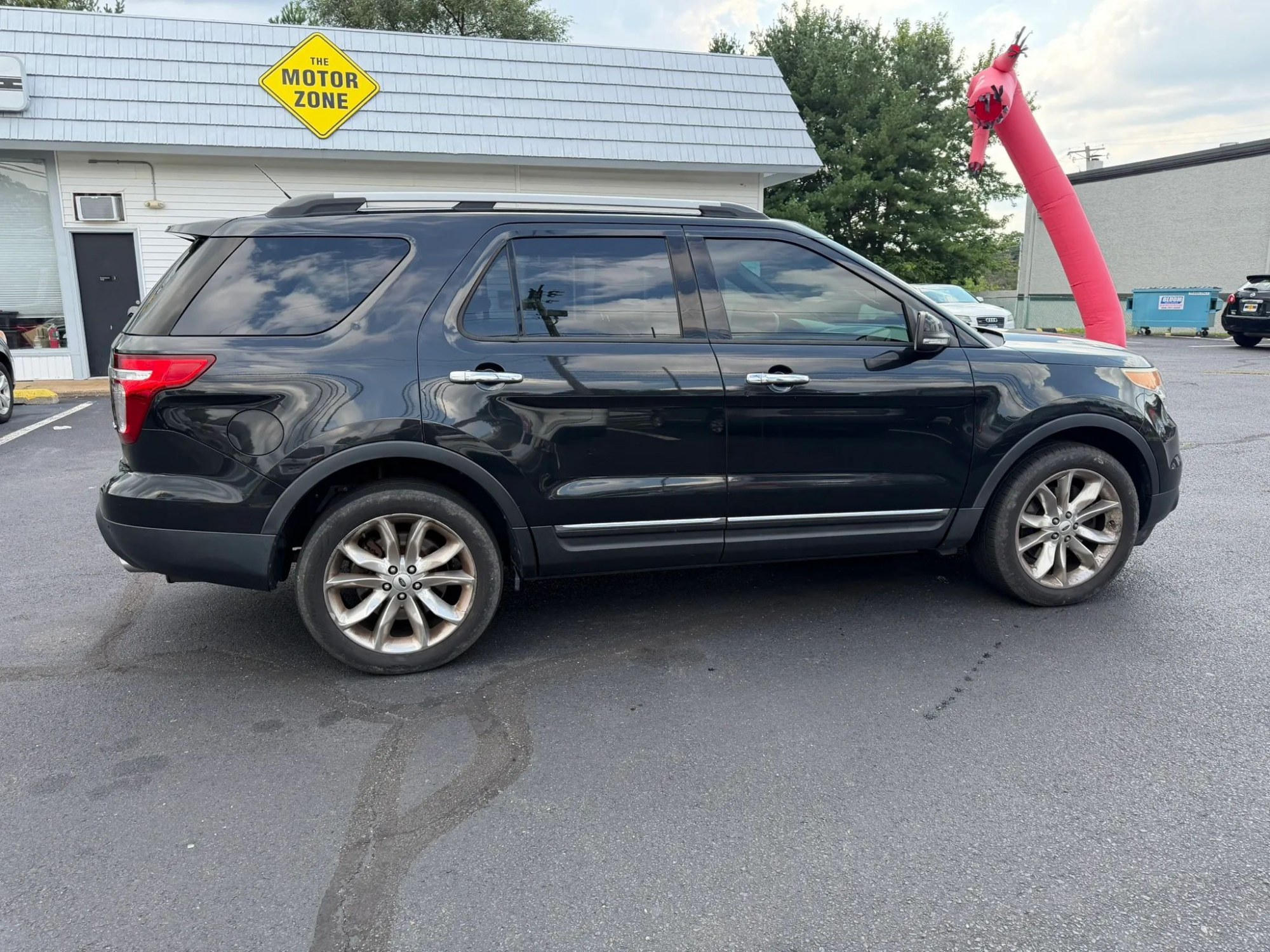 photo of 2015 Ford Explorer XLT 4WD