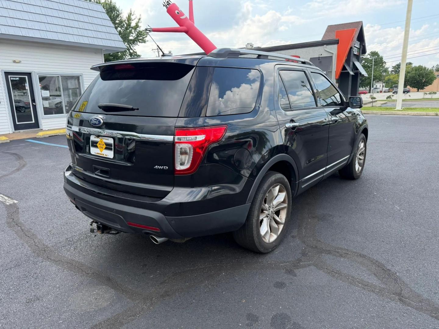 2015 Ford Explorer XLT 4WD (1FM5K8D86FG) with an 3.5L V6 DOHC 24V engine, 6-Speed Automatic transmission, located at 1010 N White Horse Pike, Stratford, NJ, 08084, (856) 262-9500, 39.838921, -75.011497- Photo#6