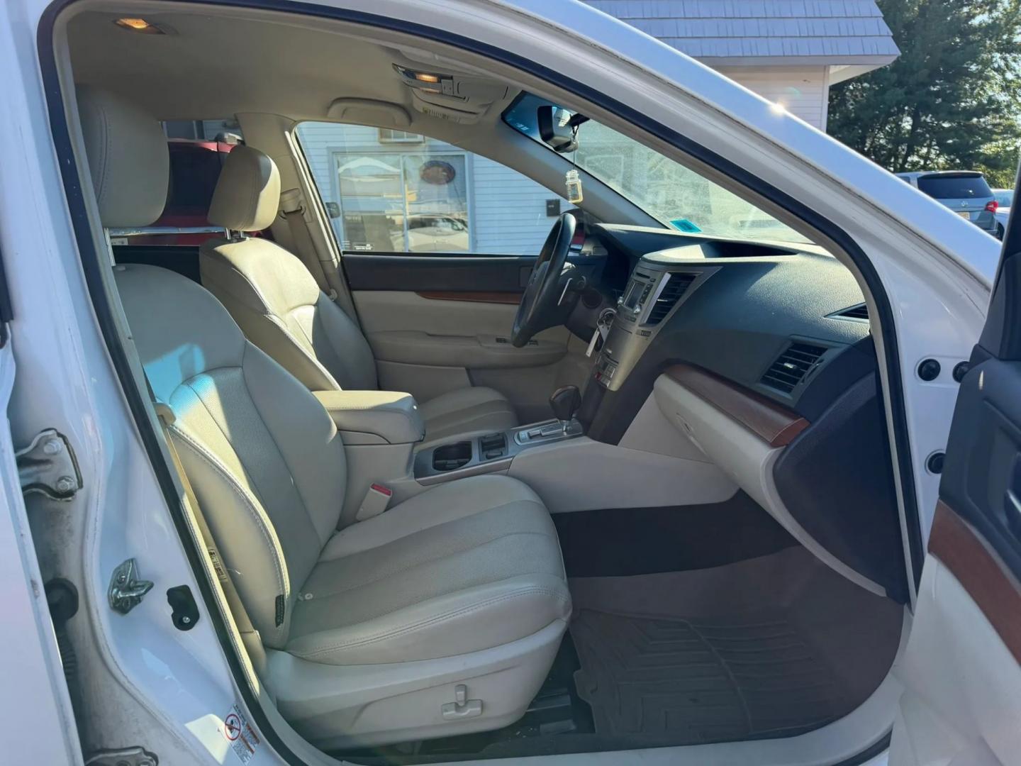 2014 Subaru Outback 2.5i Limited (4S4BRBKC3E3) with an 2.5L H4 DOHC 16V engine, located at 1010 N White Horse Pike, Stratford, NJ, 08084, (856) 262-9500, 39.838921, -75.011497- Photo#5