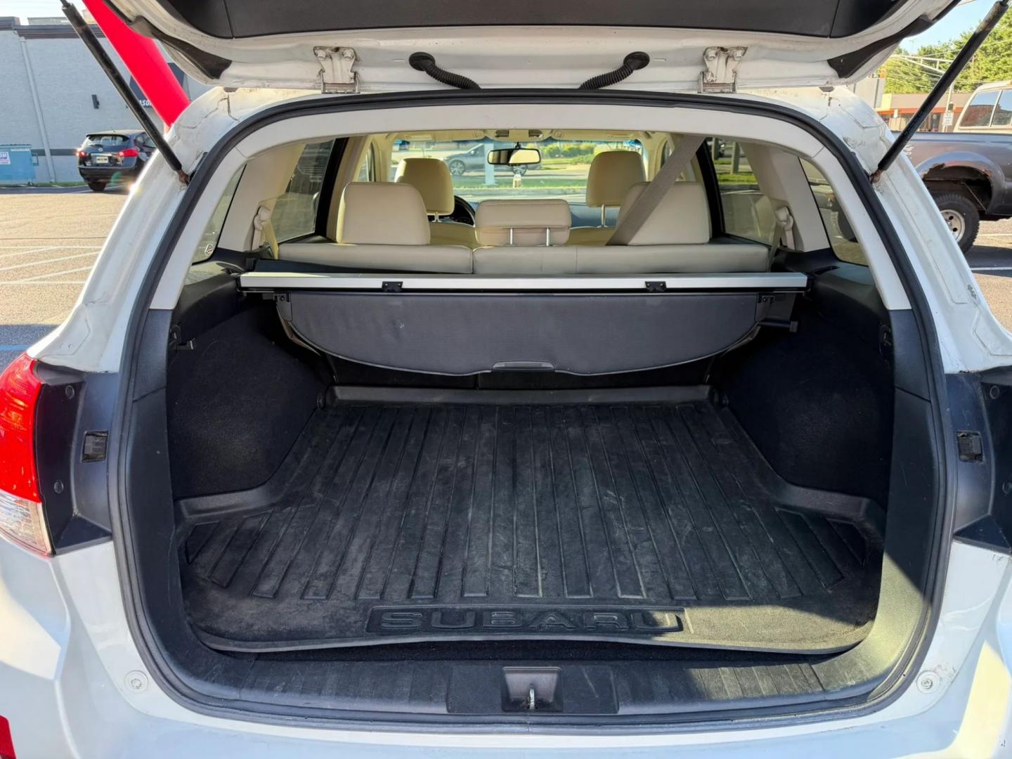 2014 Subaru Outback 2.5i Limited (4S4BRBKC3E3) with an 2.5L H4 DOHC 16V engine, located at 1010 N White Horse Pike, Stratford, NJ, 08084, (856) 262-9500, 39.838921, -75.011497- Photo#7