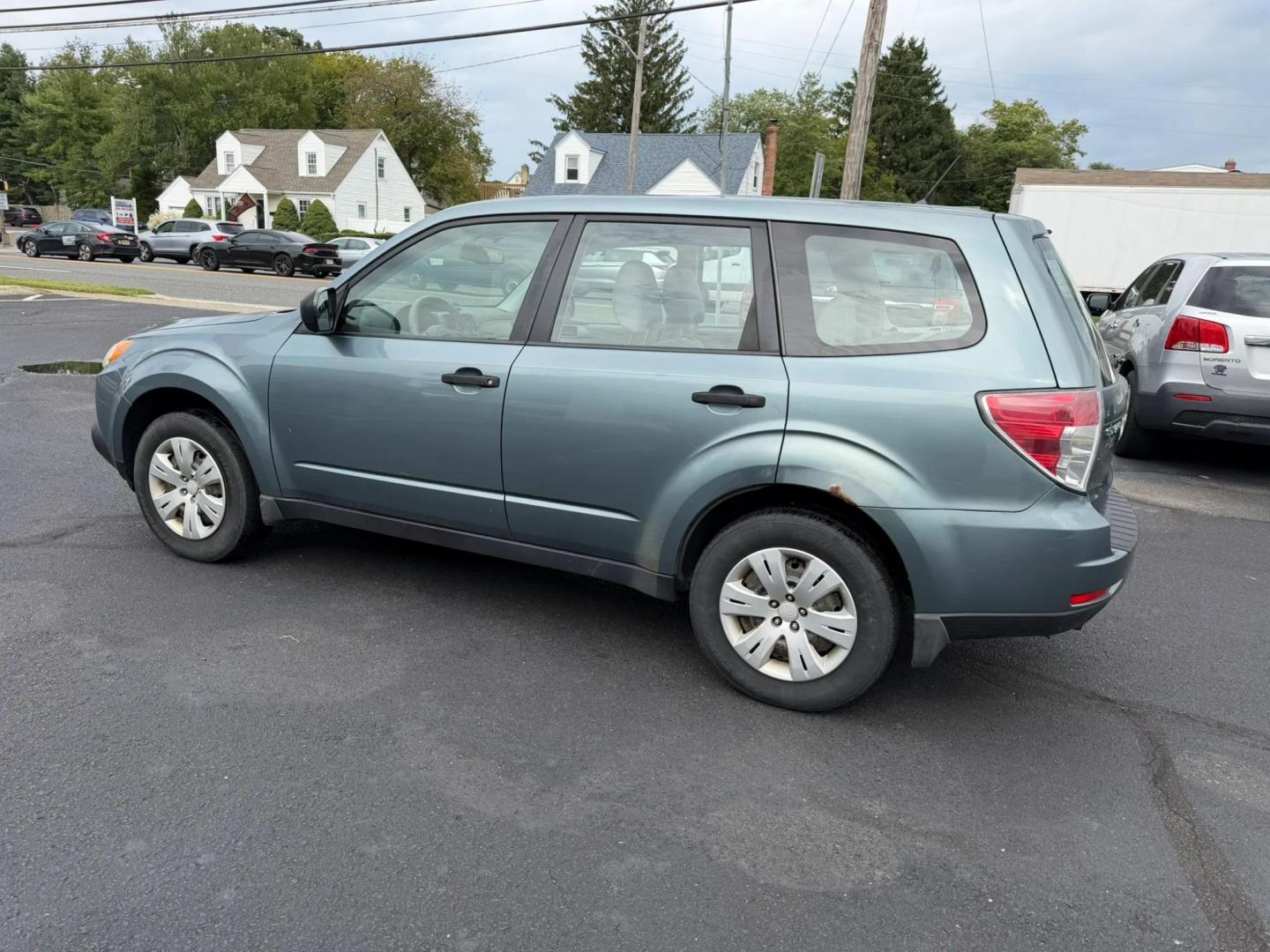 2009 Subaru Forester 2.5X (JF2SH61639H) with an 2.5L H4 SOHC 16V engine, 4A OD transmission, located at 1010 N White Horse Pike, Stratford, NJ, 08084, (856) 262-9500, 39.838921, -75.011497- Photo#5