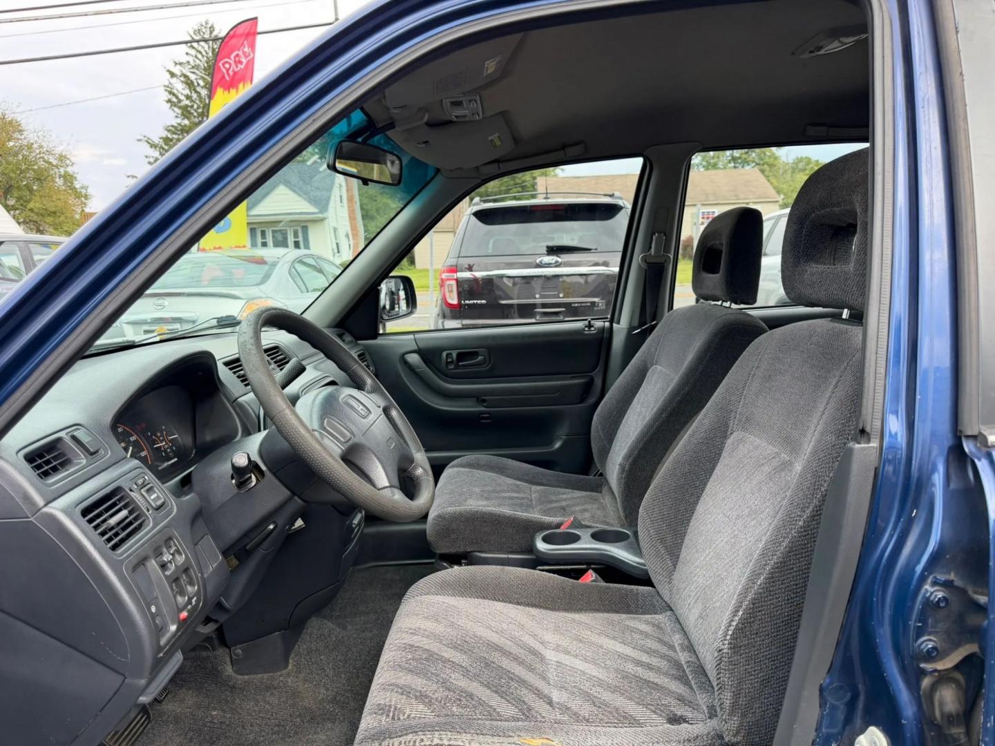 1999 Honda CR-V LX 4WD (JHLRD1844XC) with an 2.0L L4 DOHC 16V engine, 4A OD transmission, located at 1010 N White Horse Pike, Stratford, NJ, 08084, (856) 262-9500, 39.838921, -75.011497- Photo#4