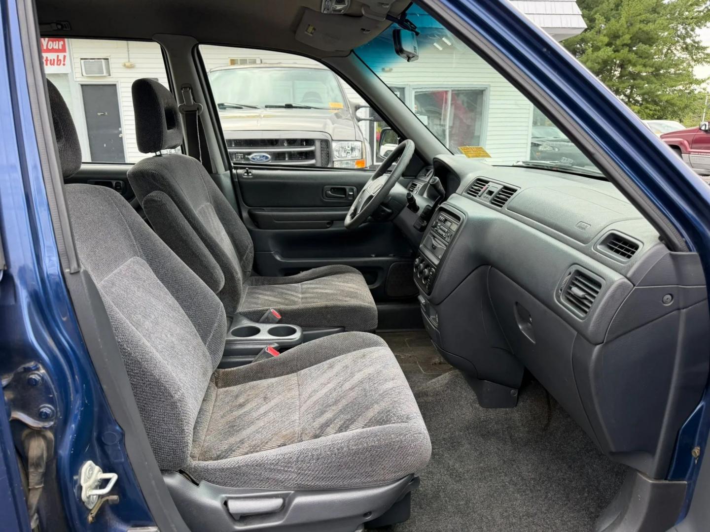 1999 Honda CR-V LX 4WD (JHLRD1844XC) with an 2.0L L4 DOHC 16V engine, 4A OD transmission, located at 1010 N White Horse Pike, Stratford, NJ, 08084, (856) 262-9500, 39.838921, -75.011497- Photo#11