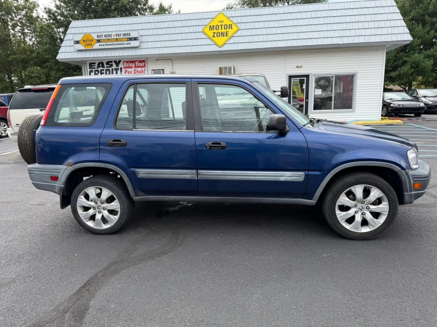 1999 Honda CR-V LX 4WD (JHLRD1844XC) with an 2.0L L4 DOHC 16V engine, 4A OD transmission, located at 1010 N White Horse Pike, Stratford, NJ, 08084, (856) 262-9500, 39.838921, -75.011497- Photo#0