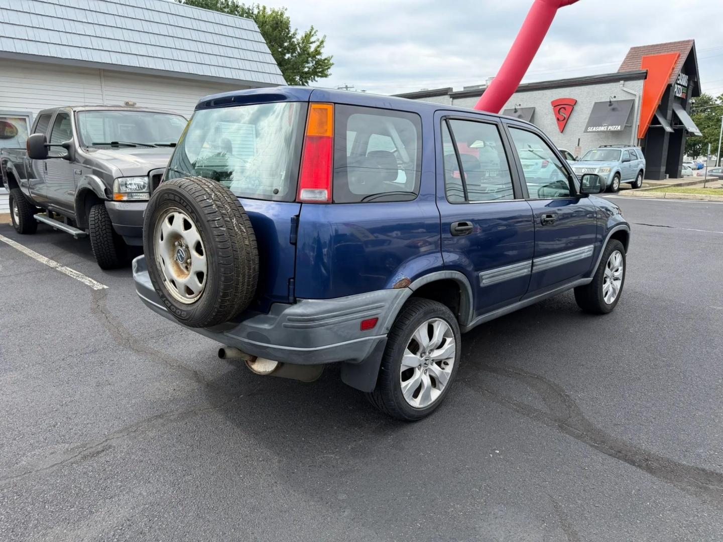 1999 Honda CR-V LX 4WD (JHLRD1844XC) with an 2.0L L4 DOHC 16V engine, 4A OD transmission, located at 1010 N White Horse Pike, Stratford, NJ, 08084, (856) 262-9500, 39.838921, -75.011497- Photo#2