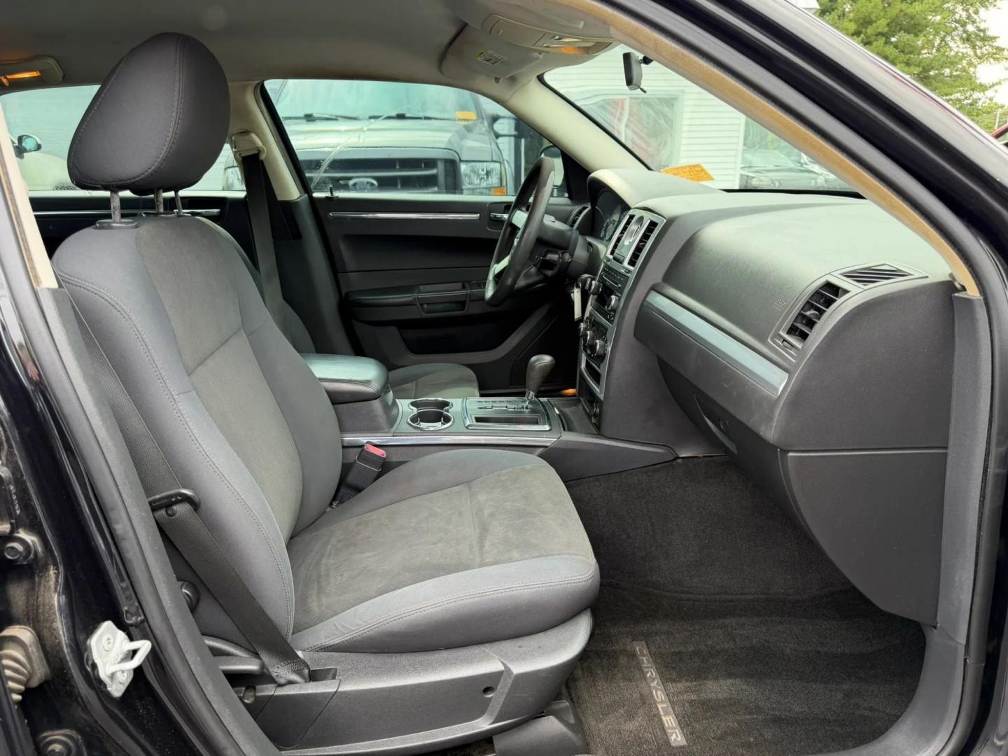 2010 Chrysler 300 LX (2C3CA4CDXAH) with an 2.7L V6 DOHC 24V engine, 4A transmission, located at 1010 N White Horse Pike, Stratford, NJ, 08084, (856) 262-9500, 39.838921, -75.011497- Photo#11