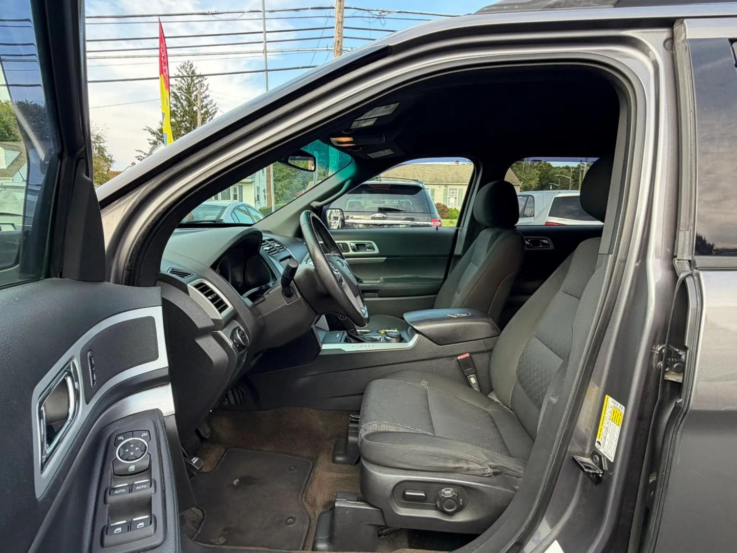 2013 Ford Explorer XLT 4WD (1FM5K8D82DG) with an 3.5L V6 DOHC 24V engine, 6-Speed Automatic transmission, located at 1010 N White Horse Pike, Stratford, NJ, 08084, (856) 262-9500, 39.838921, -75.011497- Photo#9