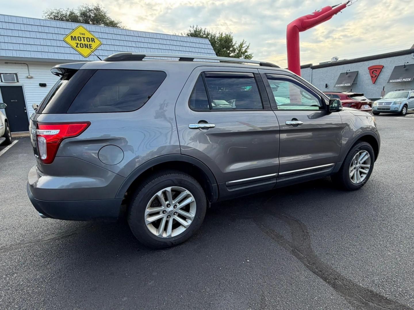 2013 Ford Explorer XLT 4WD (1FM5K8D82DG) with an 3.5L V6 DOHC 24V engine, 6-Speed Automatic transmission, located at 1010 N White Horse Pike, Stratford, NJ, 08084, (856) 262-9500, 39.838921, -75.011497- Photo#1
