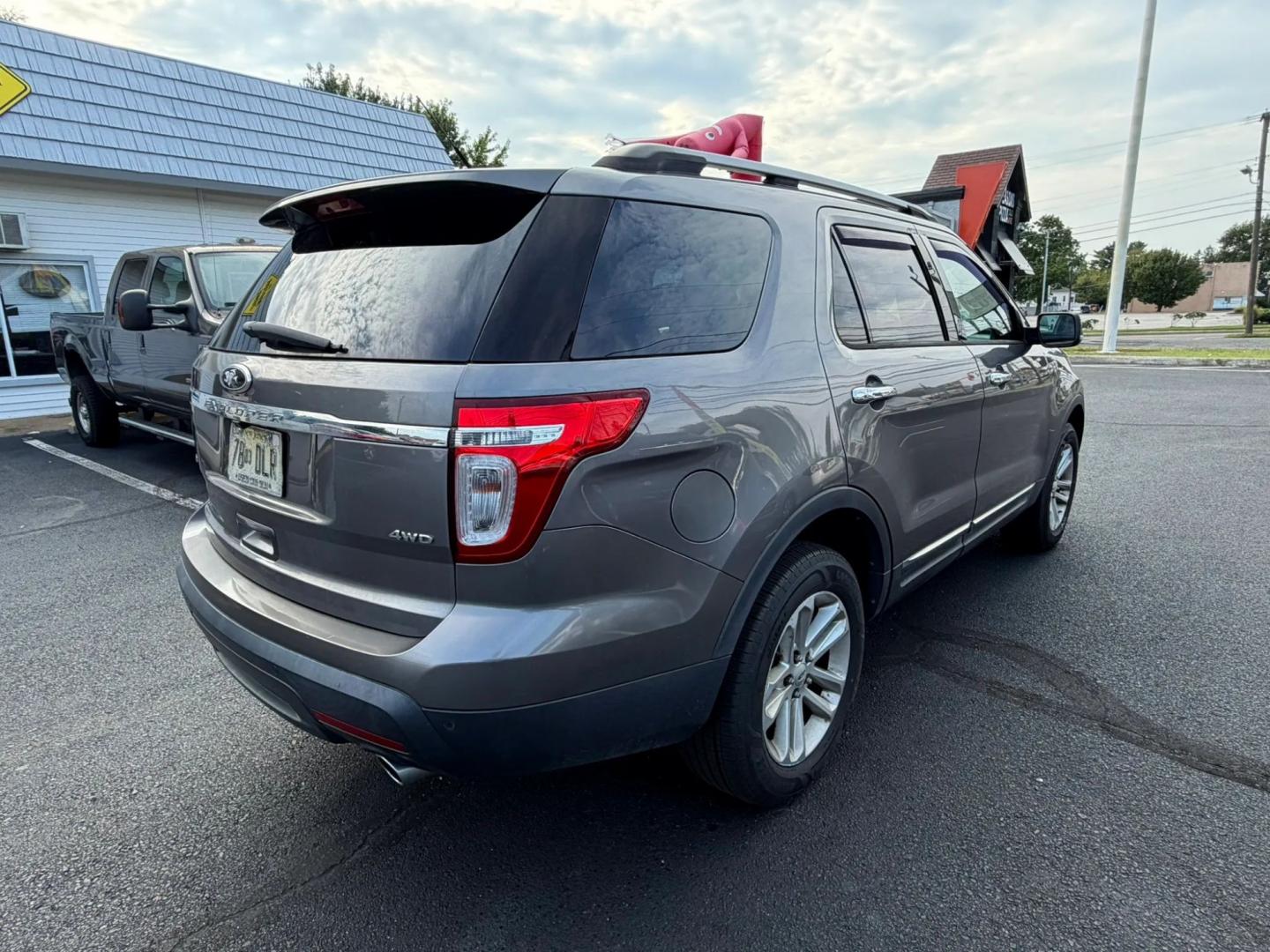 2013 Ford Explorer XLT 4WD (1FM5K8D82DG) with an 3.5L V6 DOHC 24V engine, 6-Speed Automatic transmission, located at 1010 N White Horse Pike, Stratford, NJ, 08084, (856) 262-9500, 39.838921, -75.011497- Photo#2