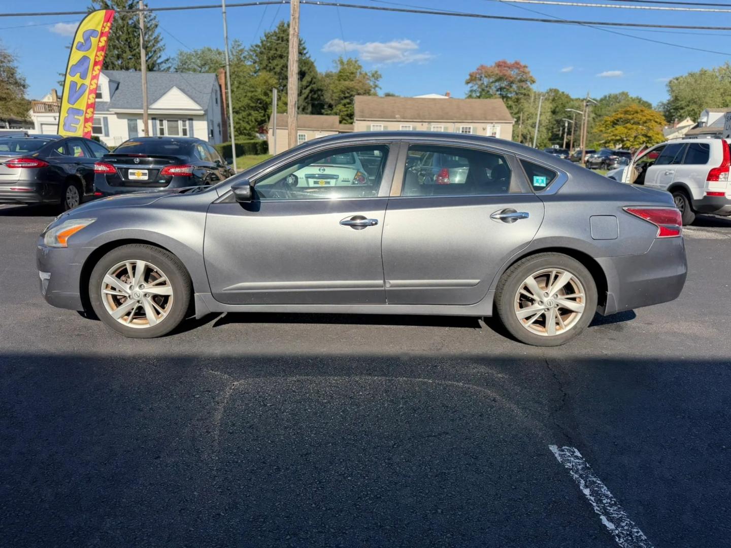 2014 Nissan Altima 2.5 SL (1N4AL3AP5EC) with an 2.5L L4 DOHC 16V engine, Continuously Variable Transmission transmission, located at 1010 N White Horse Pike, Stratford, NJ, 08084, (856) 262-9500, 39.838921, -75.011497- Photo#6