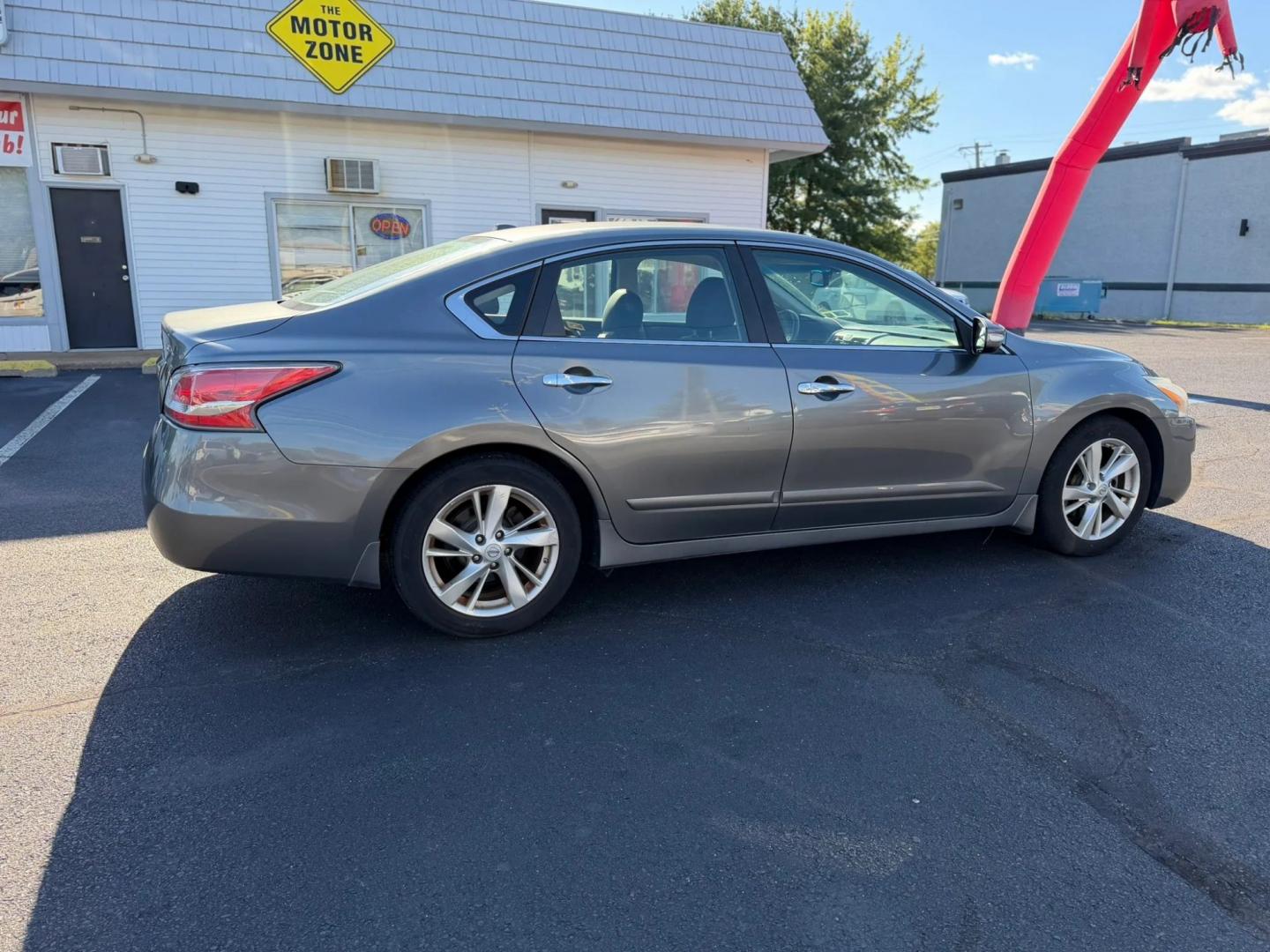 2014 Nissan Altima 2.5 SL (1N4AL3AP5EC) with an 2.5L L4 DOHC 16V engine, Continuously Variable Transmission transmission, located at 1010 N White Horse Pike, Stratford, NJ, 08084, (856) 262-9500, 39.838921, -75.011497- Photo#1