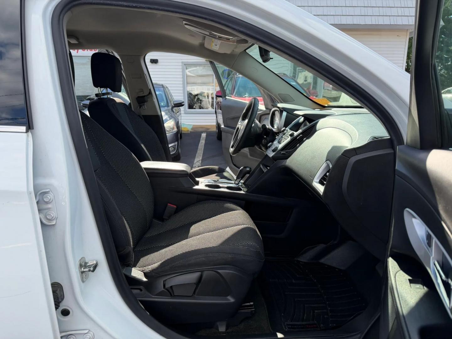 2017 Chevrolet Equinox LS 2WD (2GNALBEK6H1) with an 2.4L L4 DOHC 16V FFV engine, 6A transmission, located at 1010 N White Horse Pike, Stratford, NJ, 08084, (856) 262-9500, 39.838921, -75.011497- Photo#11