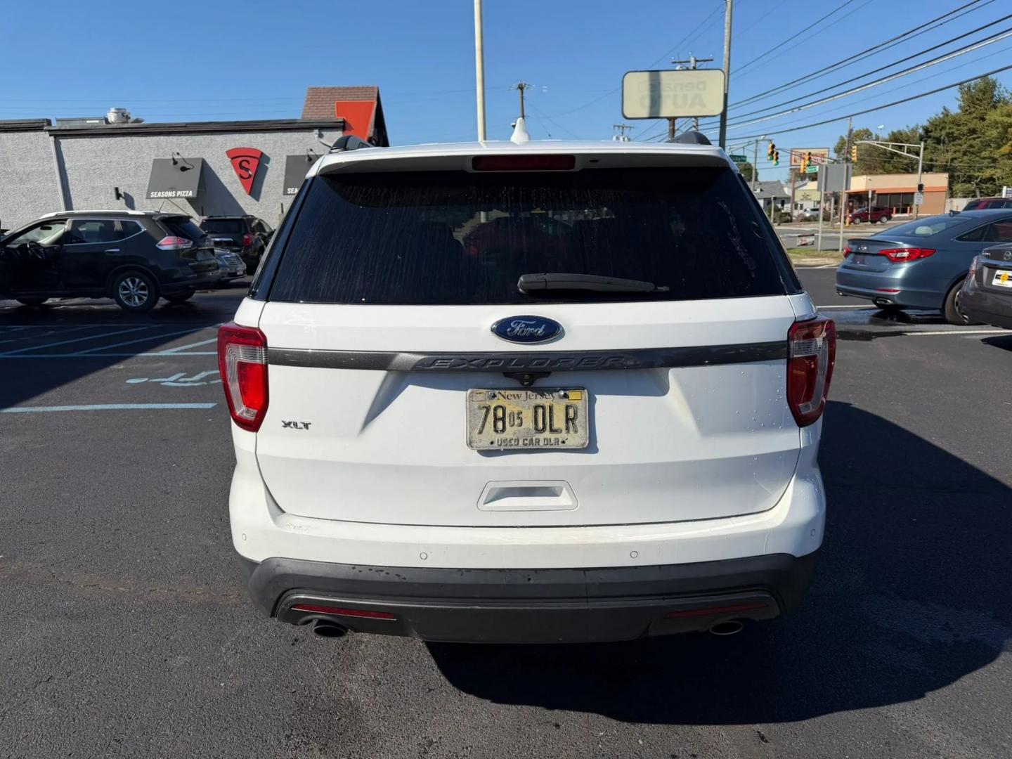 2017 Ford Explorer XLT 4WD (1FM5K8D82HG) with an 3.5L V6 DOHC 24V engine, 6A transmission, located at 1010 N White Horse Pike, Stratford, NJ, 08084, (856) 262-9500, 39.838921, -75.011497- Photo#3