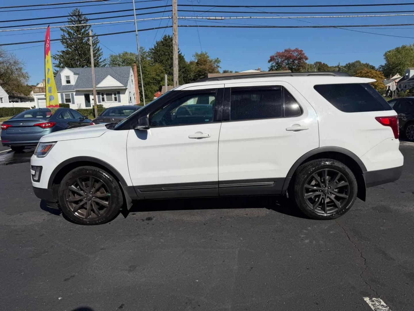 2017 Ford Explorer XLT 4WD (1FM5K8D82HG) with an 3.5L V6 DOHC 24V engine, 6A transmission, located at 1010 N White Horse Pike, Stratford, NJ, 08084, (856) 262-9500, 39.838921, -75.011497- Photo#5