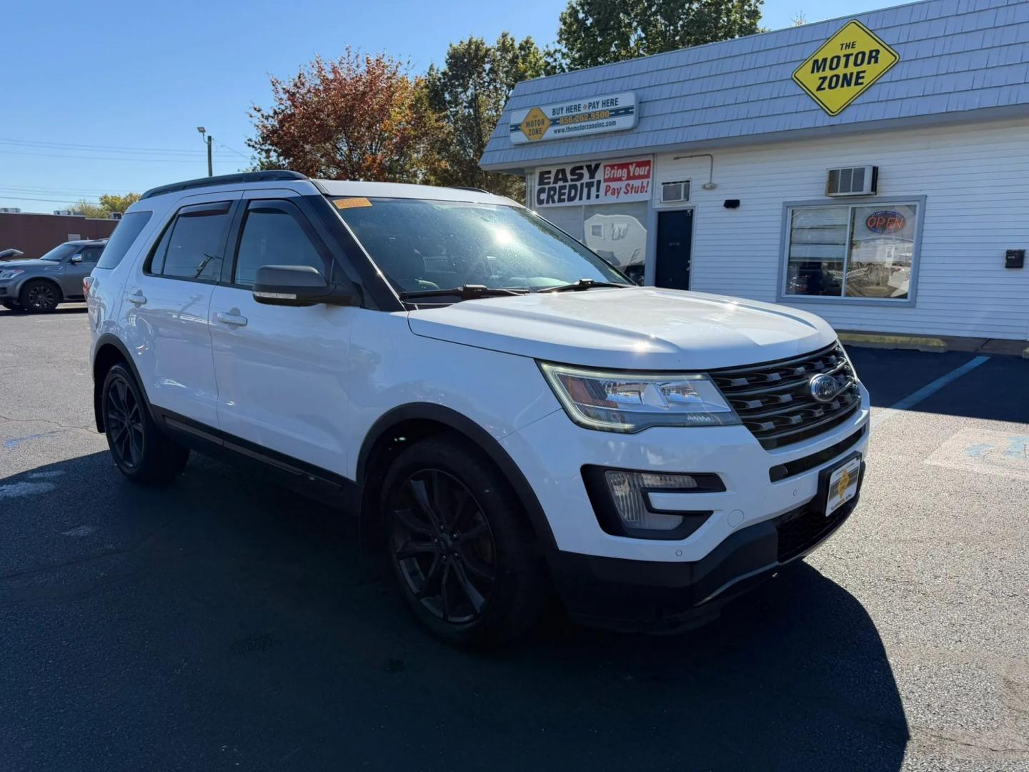 2017 Ford Explorer XLT 4WD (1FM5K8D82HG) with an 3.5L V6 DOHC 24V engine, 6A transmission, located at 1010 N White Horse Pike, Stratford, NJ, 08084, (856) 262-9500, 39.838921, -75.011497- Photo#9