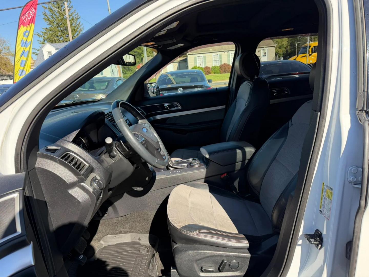 2017 Ford Explorer XLT 4WD (1FM5K8D82HG) with an 3.5L V6 DOHC 24V engine, 6A transmission, located at 1010 N White Horse Pike, Stratford, NJ, 08084, (856) 262-9500, 39.838921, -75.011497- Photo#11