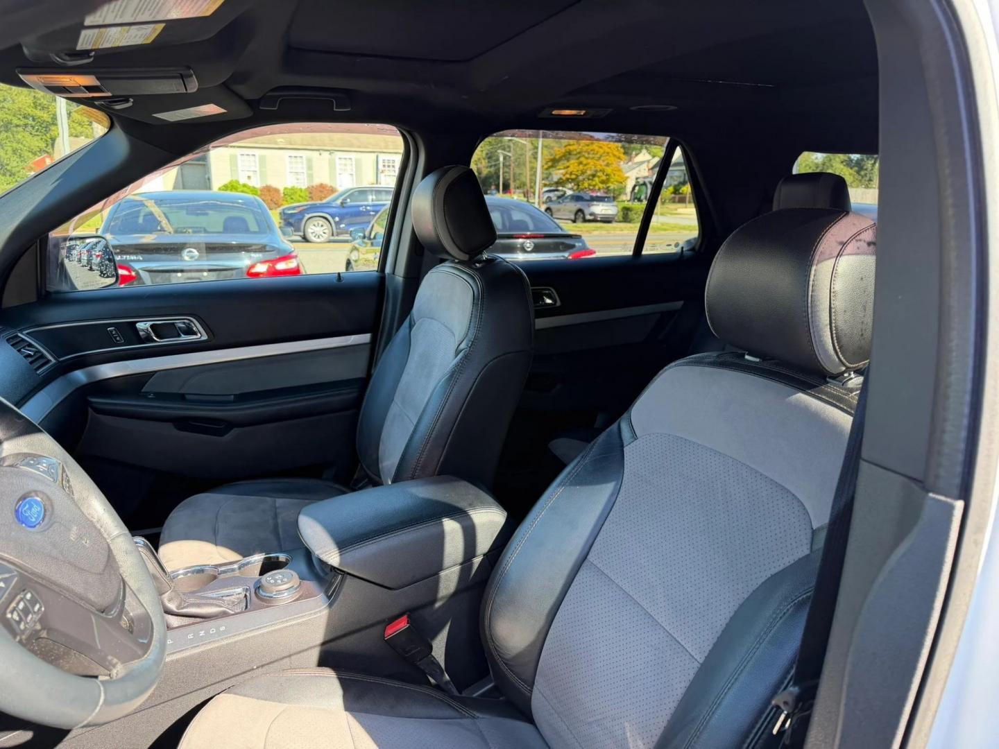 2017 Ford Explorer XLT 4WD (1FM5K8D82HG) with an 3.5L V6 DOHC 24V engine, 6A transmission, located at 1010 N White Horse Pike, Stratford, NJ, 08084, (856) 262-9500, 39.838921, -75.011497- Photo#12