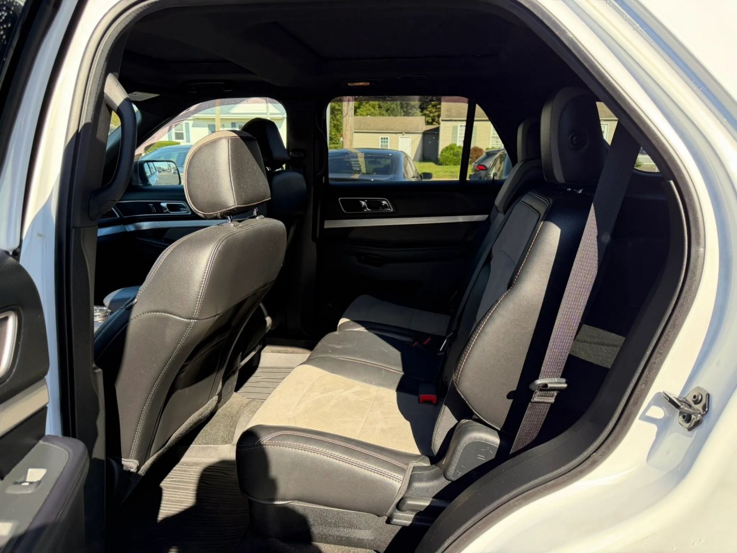 2017 Ford Explorer XLT 4WD (1FM5K8D82HG) with an 3.5L V6 DOHC 24V engine, 6A transmission, located at 1010 N White Horse Pike, Stratford, NJ, 08084, (856) 262-9500, 39.838921, -75.011497- Photo#20