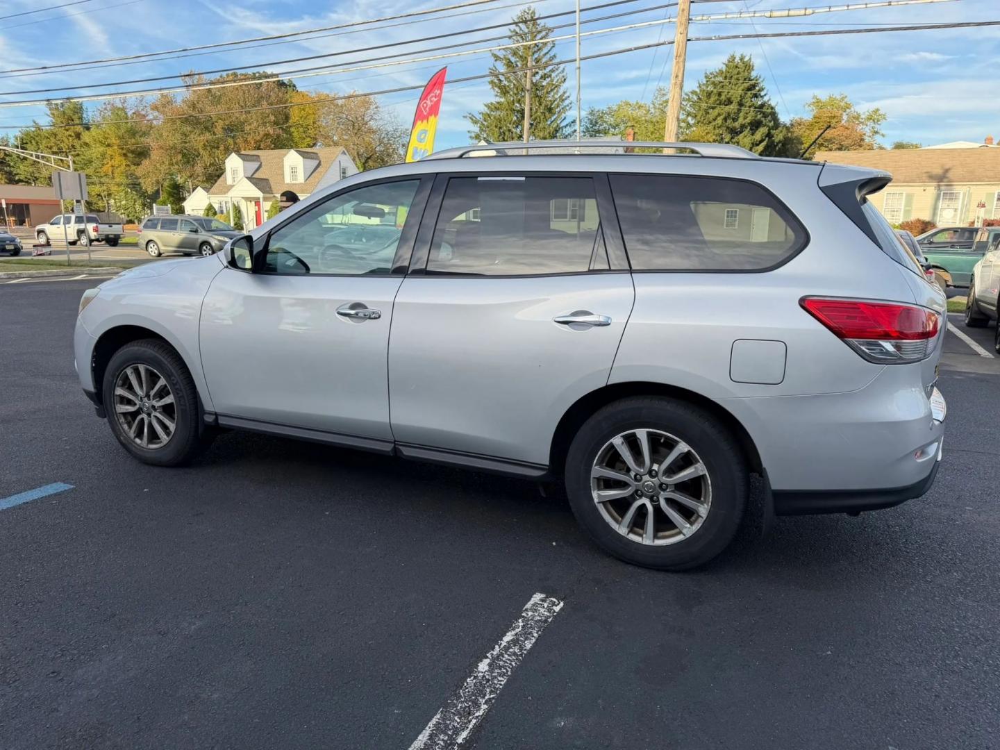 2014 Nissan Pathfinder S 4WD (5N1AR2MM9EC) with an 3.5L V6 DOHC 24V engine, Continuously Variable Transmission transmission, located at 1010 N White Horse Pike, Stratford, NJ, 08084, (856) 262-9500, 39.838921, -75.011497- Photo#5