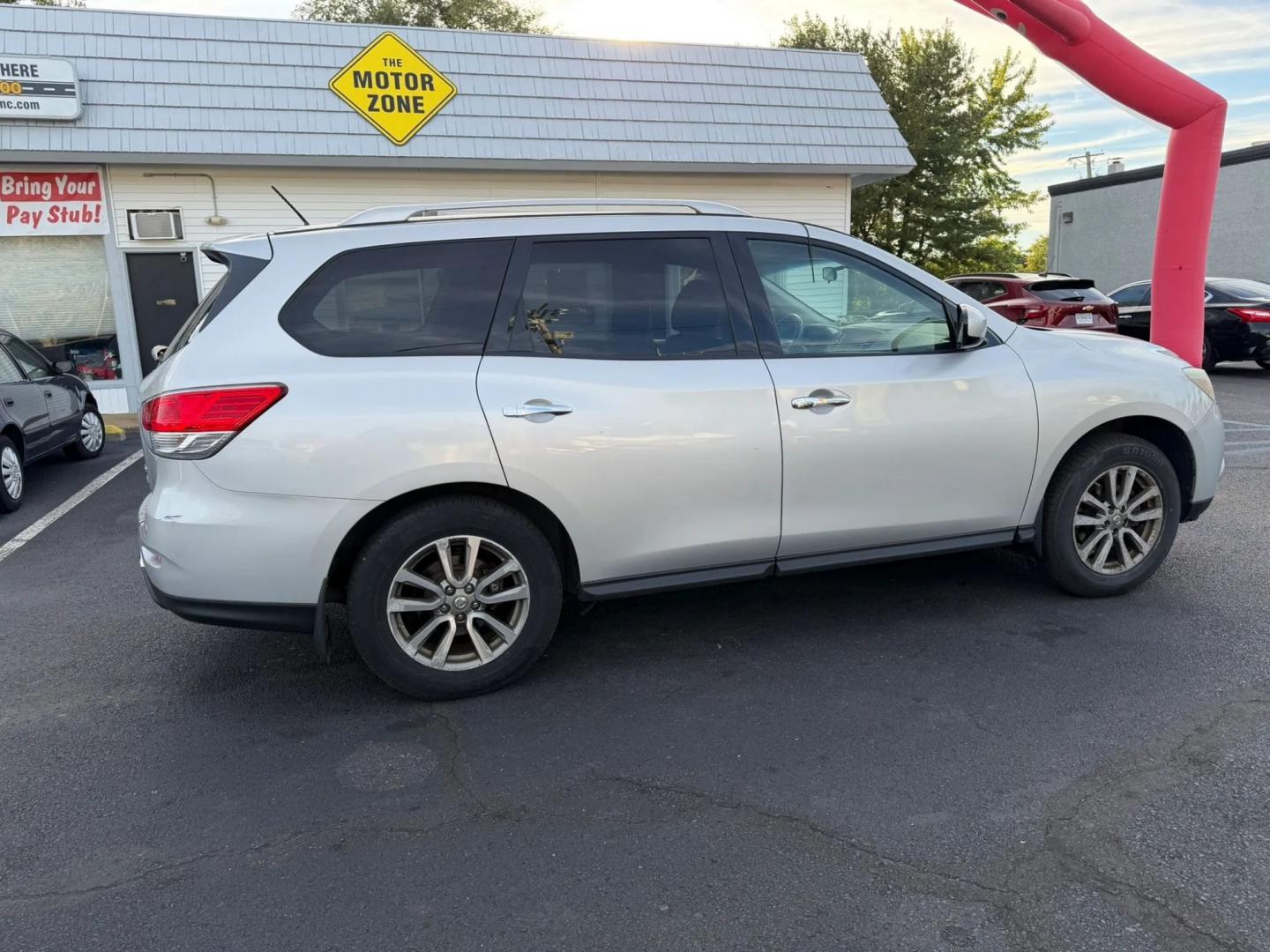 2014 Nissan Pathfinder S 4WD (5N1AR2MM9EC) with an 3.5L V6 DOHC 24V engine, Continuously Variable Transmission transmission, located at 1010 N White Horse Pike, Stratford, NJ, 08084, (856) 262-9500, 39.838921, -75.011497- Photo#1