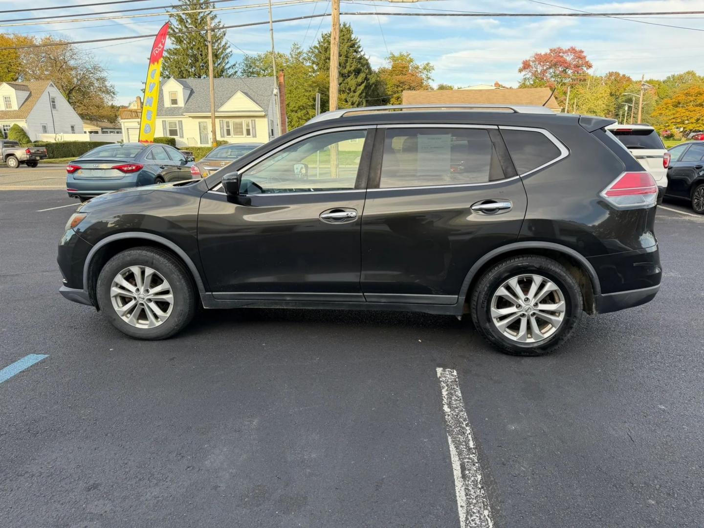 2016 Nissan Rogue SV AWD (KNMAT2MV3GP) with an 2.5L L4 DOHC 16V engine, CVT transmission, located at 1010 N White Horse Pike, Stratford, NJ, 08084, (856) 262-9500, 39.838921, -75.011497- Photo#5