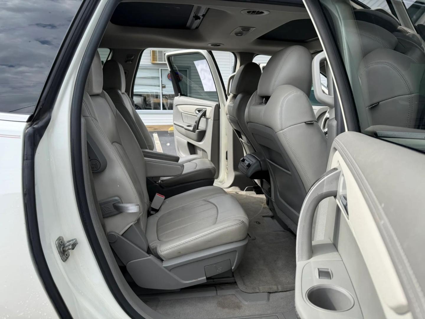 2014 White Chevrolet Traverse LTZ AWD (1GNKVJKD1EJ) with an 3.6L V6 DOHC 24V engine, 6-Speed Automatic transmission, located at 1010 N White Horse Pike, Stratford, NJ, 08084, (856) 262-9500, 39.838921, -75.011497- Photo#4
