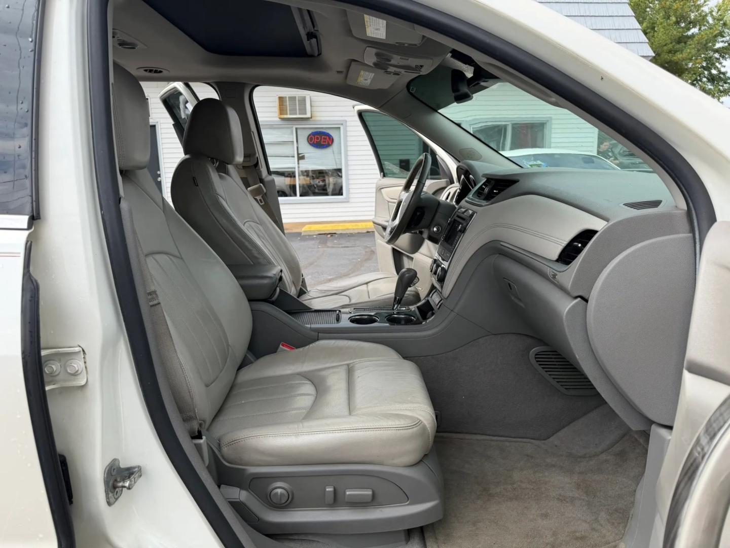 2014 White Chevrolet Traverse LTZ AWD (1GNKVJKD1EJ) with an 3.6L V6 DOHC 24V engine, 6-Speed Automatic transmission, located at 1010 N White Horse Pike, Stratford, NJ, 08084, (856) 262-9500, 39.838921, -75.011497- Photo#6