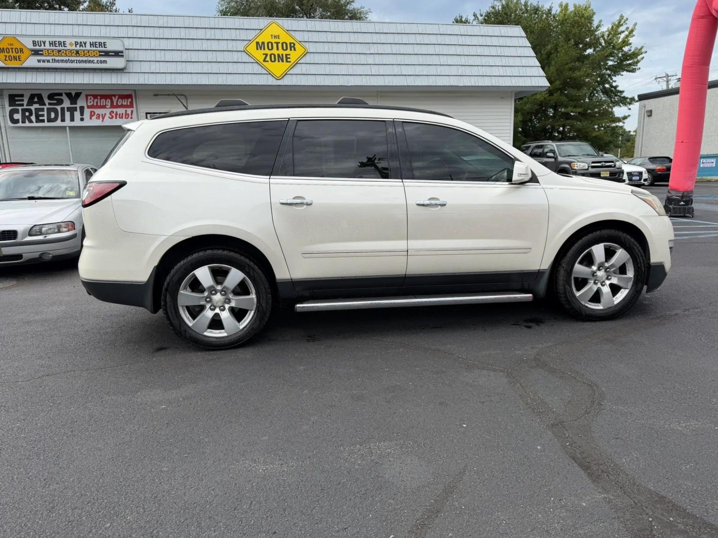 2014 White Chevrolet Traverse LTZ AWD (1GNKVJKD1EJ) with an 3.6L V6 DOHC 24V engine, 6-Speed Automatic transmission, located at 1010 N White Horse Pike, Stratford, NJ, 08084, (856) 262-9500, 39.838921, -75.011497- Photo#13